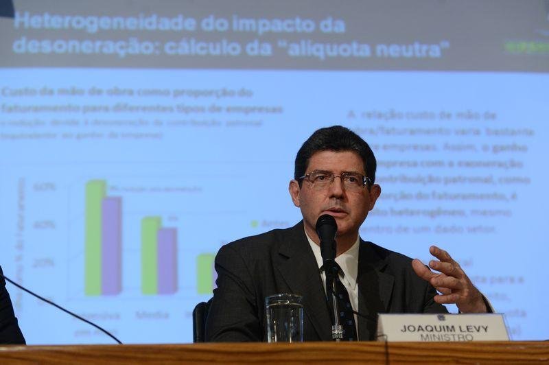 Levy afirma que governo tem o "suficiente" para cumprir meta de super&aacute;vit 