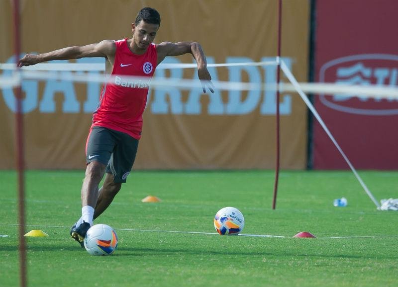 Misto do Inter deve ter Paul&atilde;o e Nilmar no Gre-Nal 