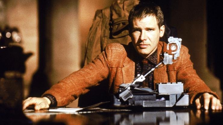 Harrison Ford interpreta o detetive Rick Deckard