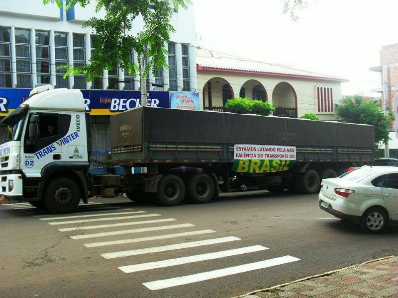 Caminhoneiros tiveram apoio da popula&ccedil;&atilde;o em carreata