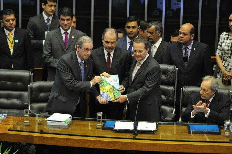 Mercadante ir&aacute; se reunir com Eduardo Cunha e Renan Calheiros
