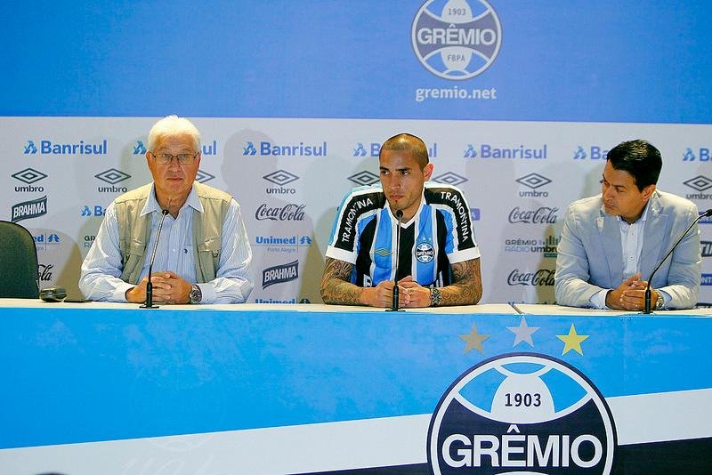 Dirigentes do Gr&ecirc;mio trabalham para anunciar novo refor&ccedil;o