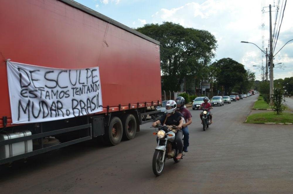 Cerca de tr&ecirc;s mil ve&iacute;culos fizeram buzina&ccedil;o por cerca de duas horas no munic&iacute;pio 