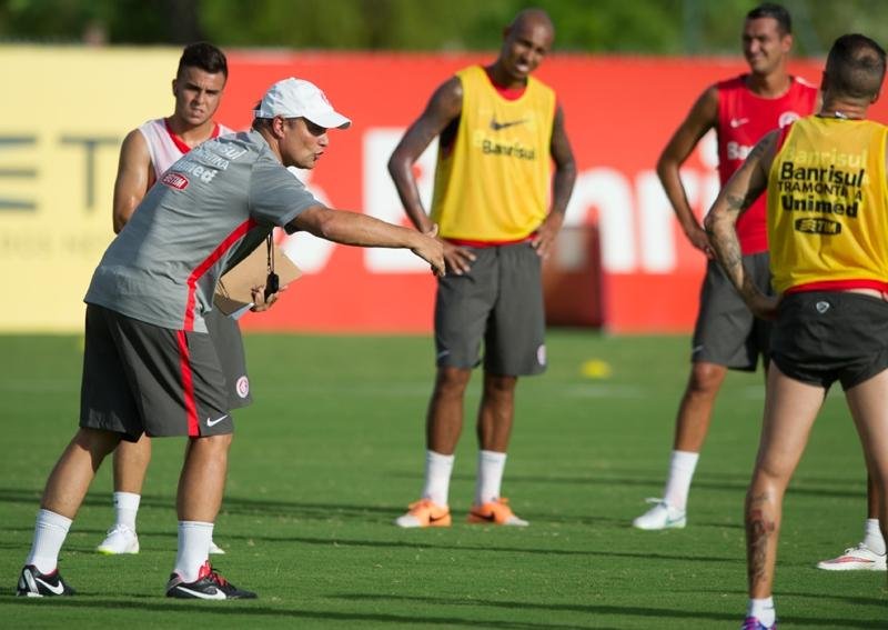 Diego Aguirre defende time ofensivo pela qualidade do elenco do Inter
