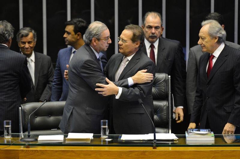 Cunha e Renan j&aacute; sabem que est&atilde;o na lista de Janot, mas assessoria nega 
