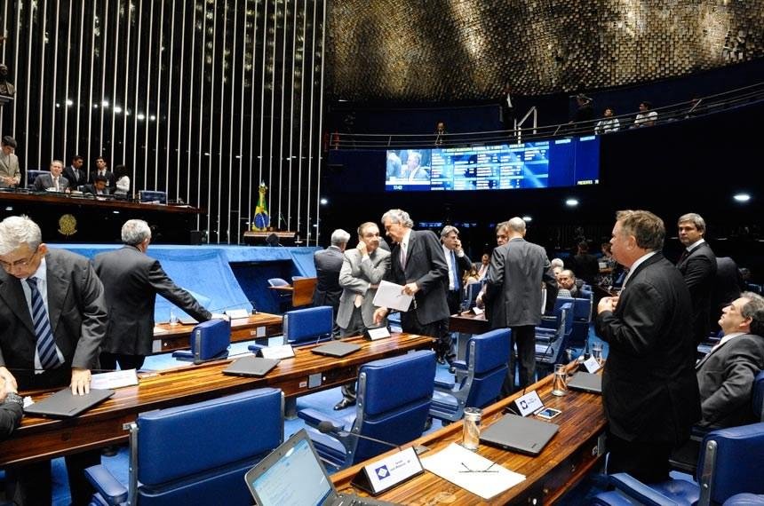 Proposta estabelece que legendas com menos de 5 anos n&atilde;o poder&atilde;o se unir a outras 