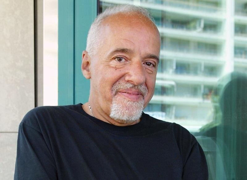 Paulo Coelho far&aacute; parte da homenagem &agrave; literatura brasileira que Sal&atilde;o do Livros de Paris est&aacute; organizando