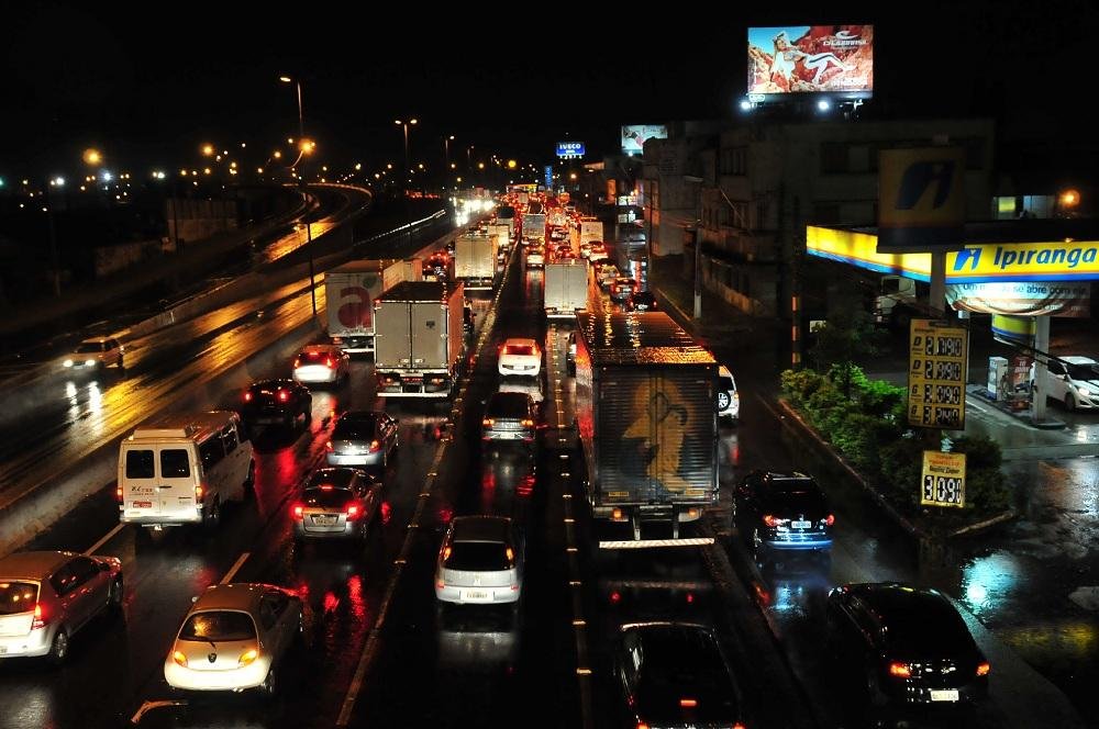 Forte chuva prejudicou tr&acirc;nsito na BR 116