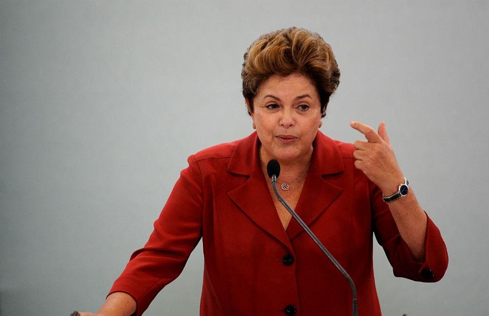 Dilma se re&uacute;ne com ministros em meio ao clima de tens&atilde;o