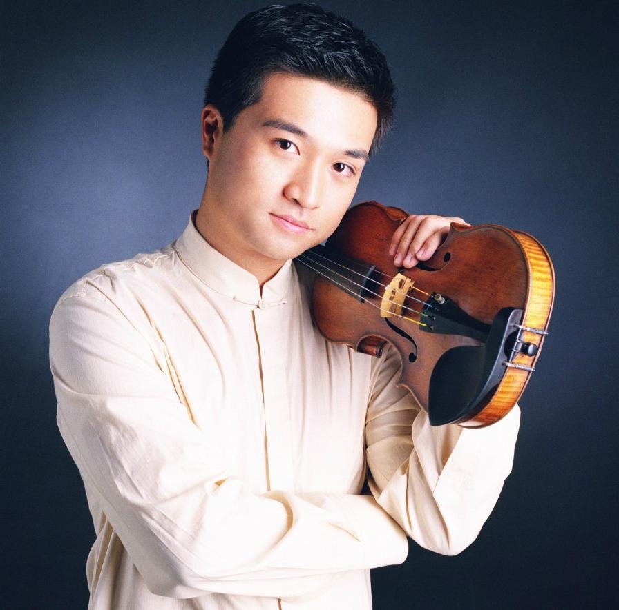  O violinista chin&ecirc;s Yang Liu &eacute; o respons&aacute;vel pelos solos nos espet&aacute;culos