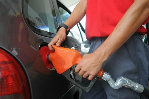 Destaque individual de fevereiro foi a gasolina, cujos pre&ccedil;os subiram 8,42%