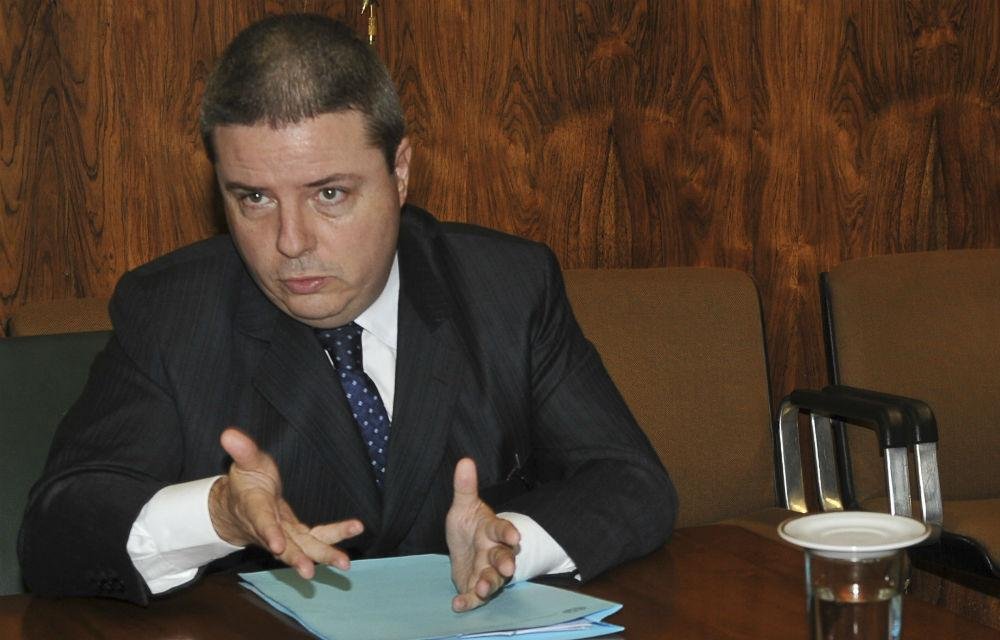 Partido divulgou nota pregando serenidade para analisar inclus&atilde;o do nome do senador na Lava Jato