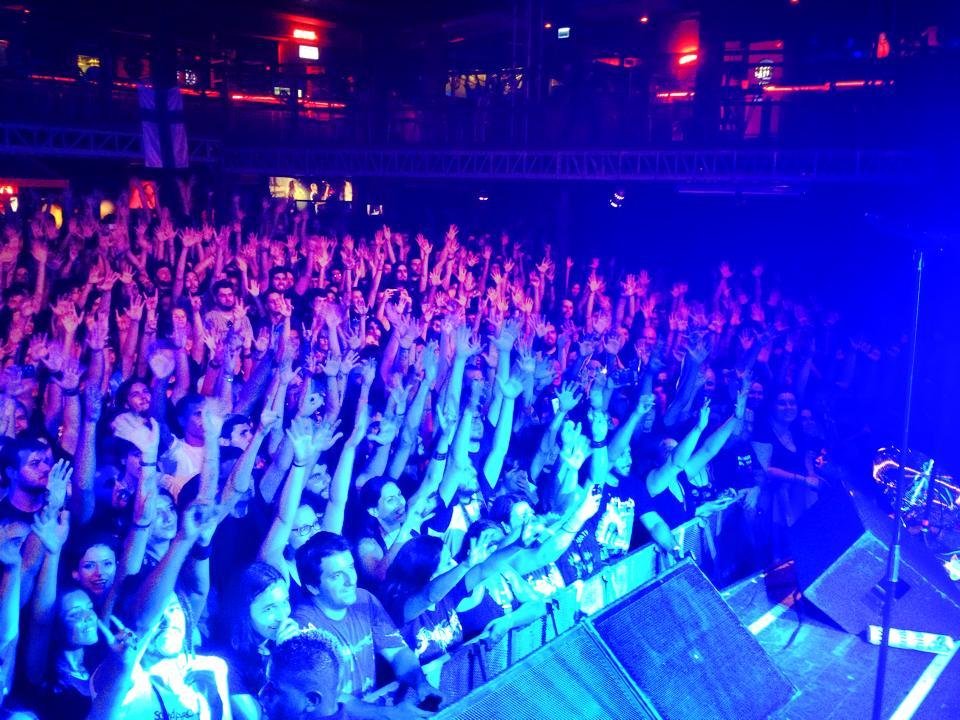 F&atilde;s se emocionaram com show da Sonata Arctica no Opini&atilde;o