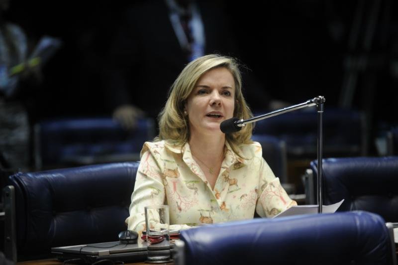 Investigada por corrup&ccedil;&atilde;o, Gleisi diz que est&aacute; tranquila