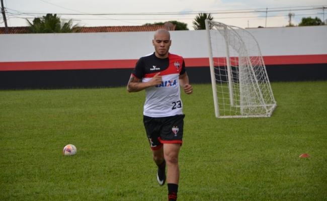 Maurides foi cedido por empr&eacute;stimo at&eacute; o fim de 2015