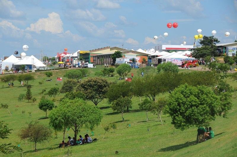 Trabalho no parque da Expodireto Cotrijal que tem uma &aacute;rea de 84 hectares e foi intensificado a partir de janeiro deste ano