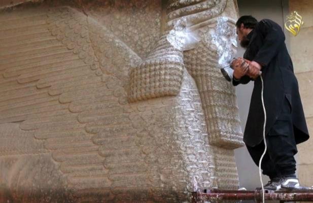 Militantes do Estado Isl&acirc;mico devastaram a antiga cidade ass&iacute;ria de Nimrud