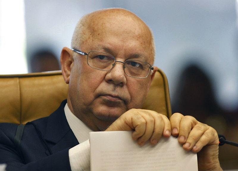 Teori Zavascki come&ccedil;ou a enviar as autoriza&ccedil;&otilde;es de dilig&ecirc;ncias no domingo