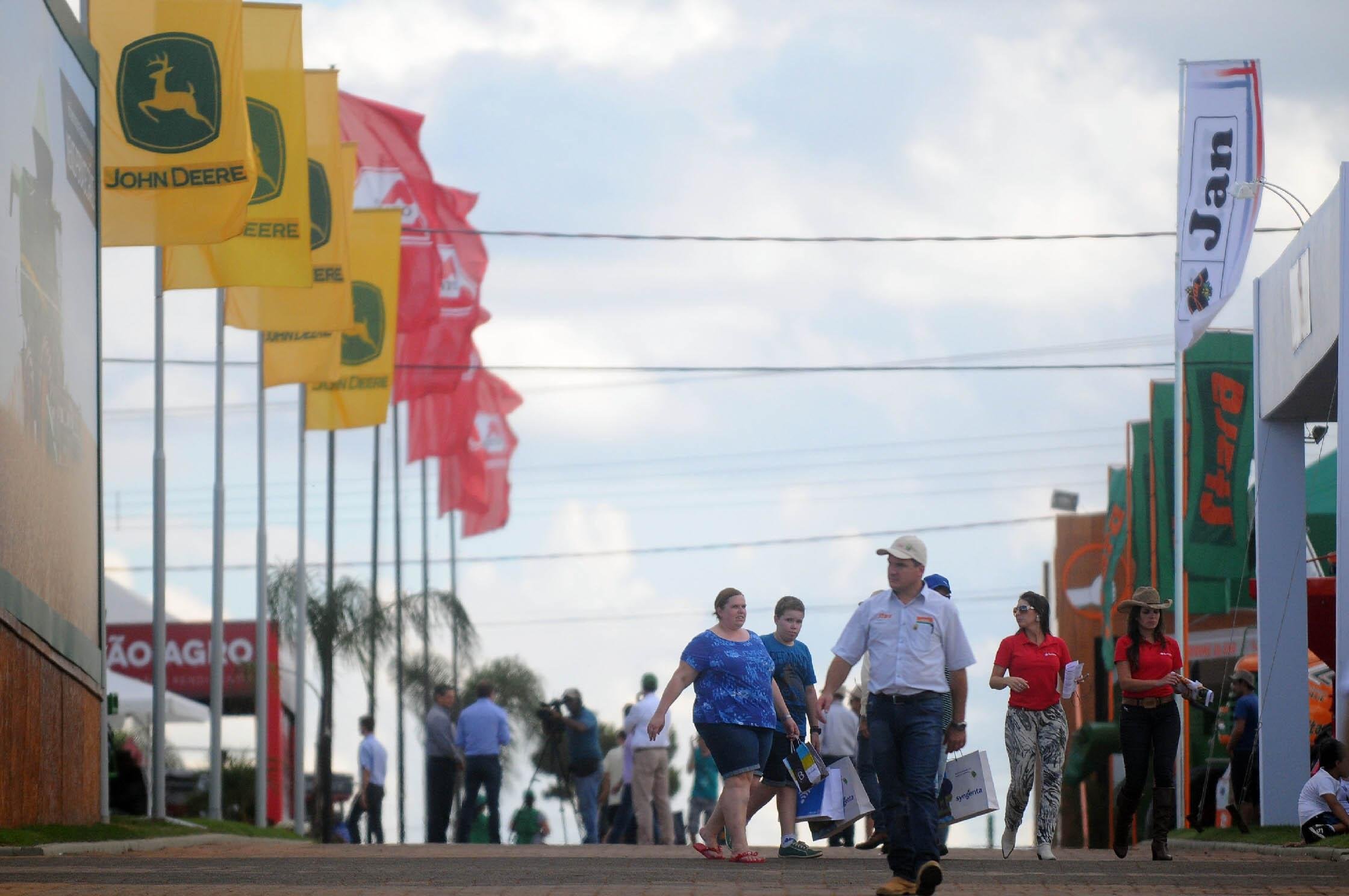 Al&eacute;m das autoridades, muitos agricultores est&atilde;o prestigiando o evento 