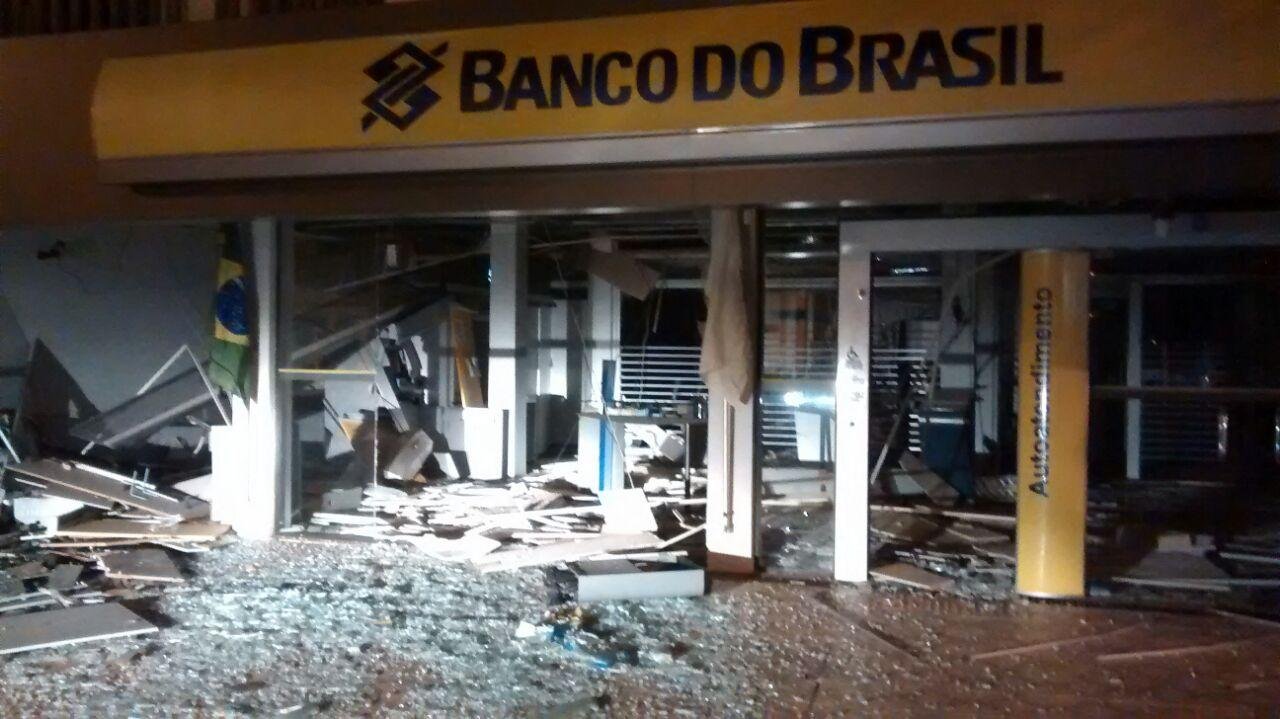 Quadrilha explode ag&ecirc;ncia banc&aacute;ria em Fortaleza dos Valos 