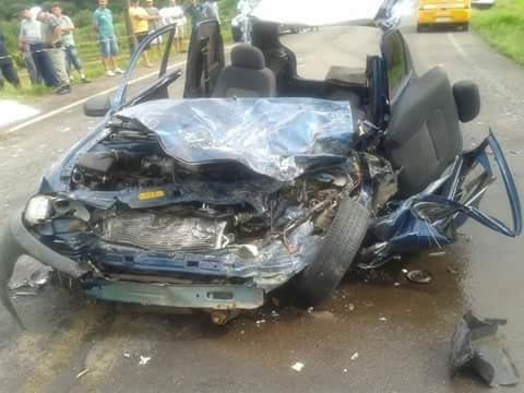 Homem morre na colis&atilde;o de carro com caminh&atilde;o no Vale do Ca&iacute;