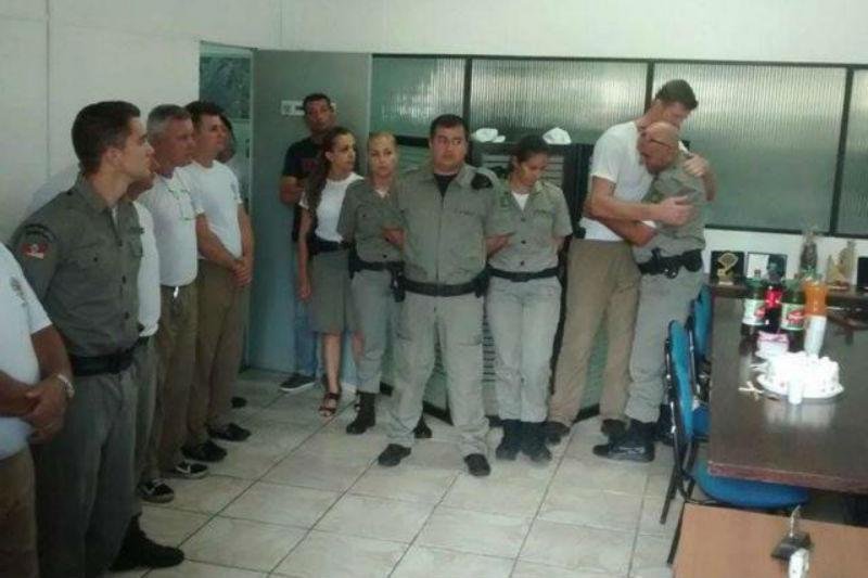 Recep&ccedil;&atilde;o na volta ao trabalho dos policiais investigados por morte de torcedor do causou indigna&ccedil;&atilde;o