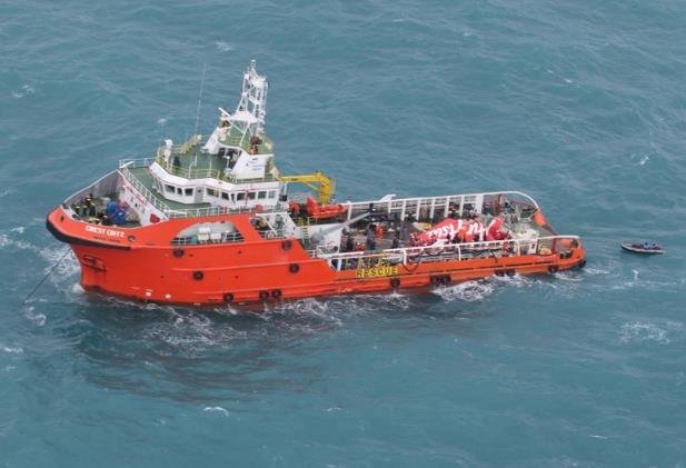 AirAsia cogita encerrar busca de corpos no mar de Java 