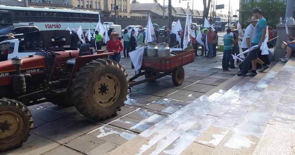 Feltes n&atilde;o d&aacute; prazo para libera&ccedil;&atilde;o de recurso para produtores de leite 