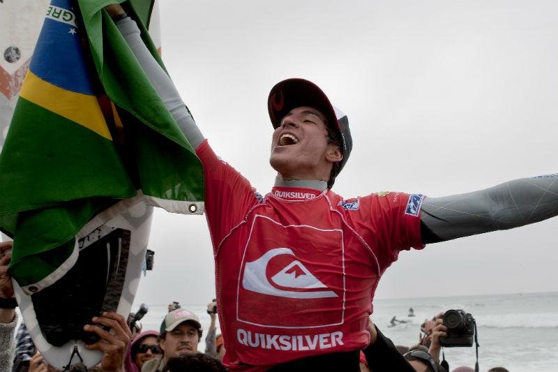 Gabriel Medina &eacute; alvo de pol&ecirc;mica no surfe 