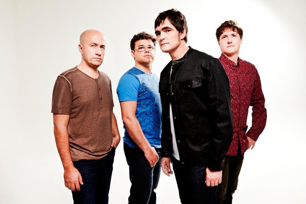 A banda de Samuel Rosa retorna a Porto Alegre para apresentar o primeiro disco
