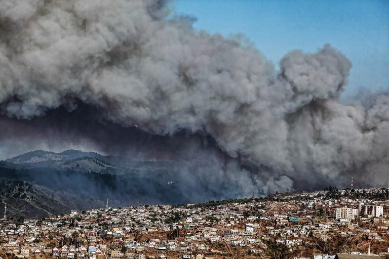 Pa&iacute;s decretou emerg&ecirc;ncia em Vi&ntilde;a del Mar e Valpara&iacute;so por conta do alastramento do fogo