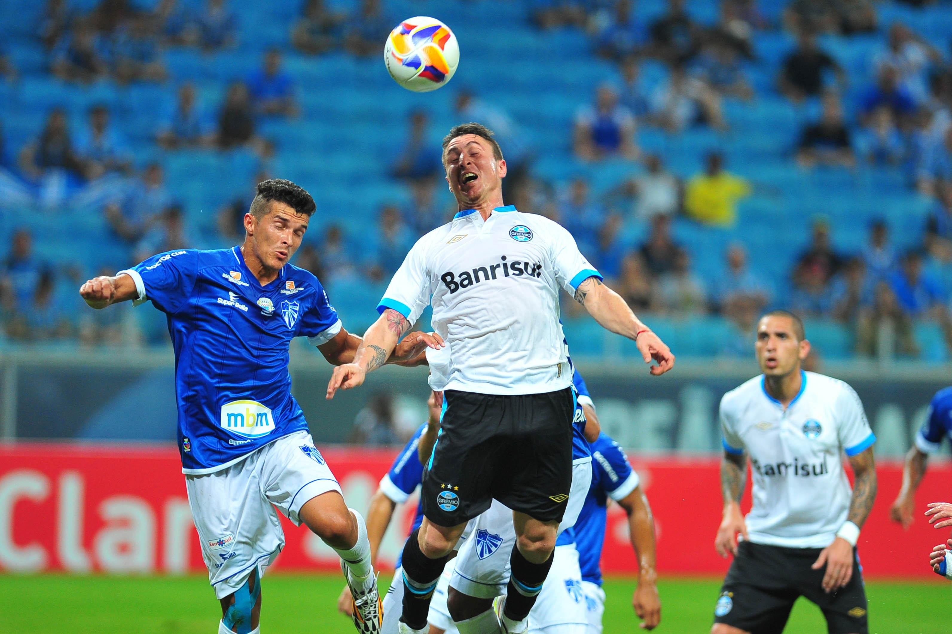 Vit&oacute;ria coloca o Tricolor na lideran&ccedil;a do Gauch&atilde;o