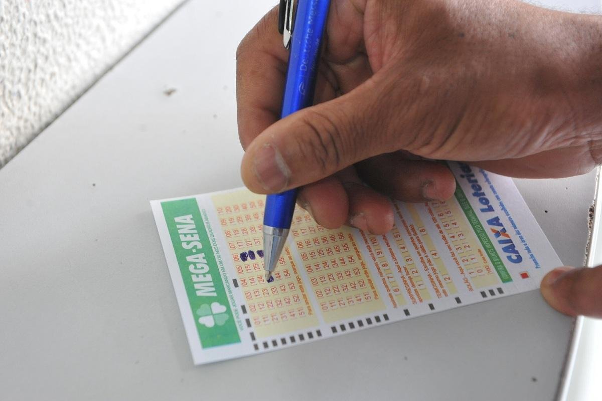 Mega-Sena garantiu bolada a tr&ecirc;s apostas