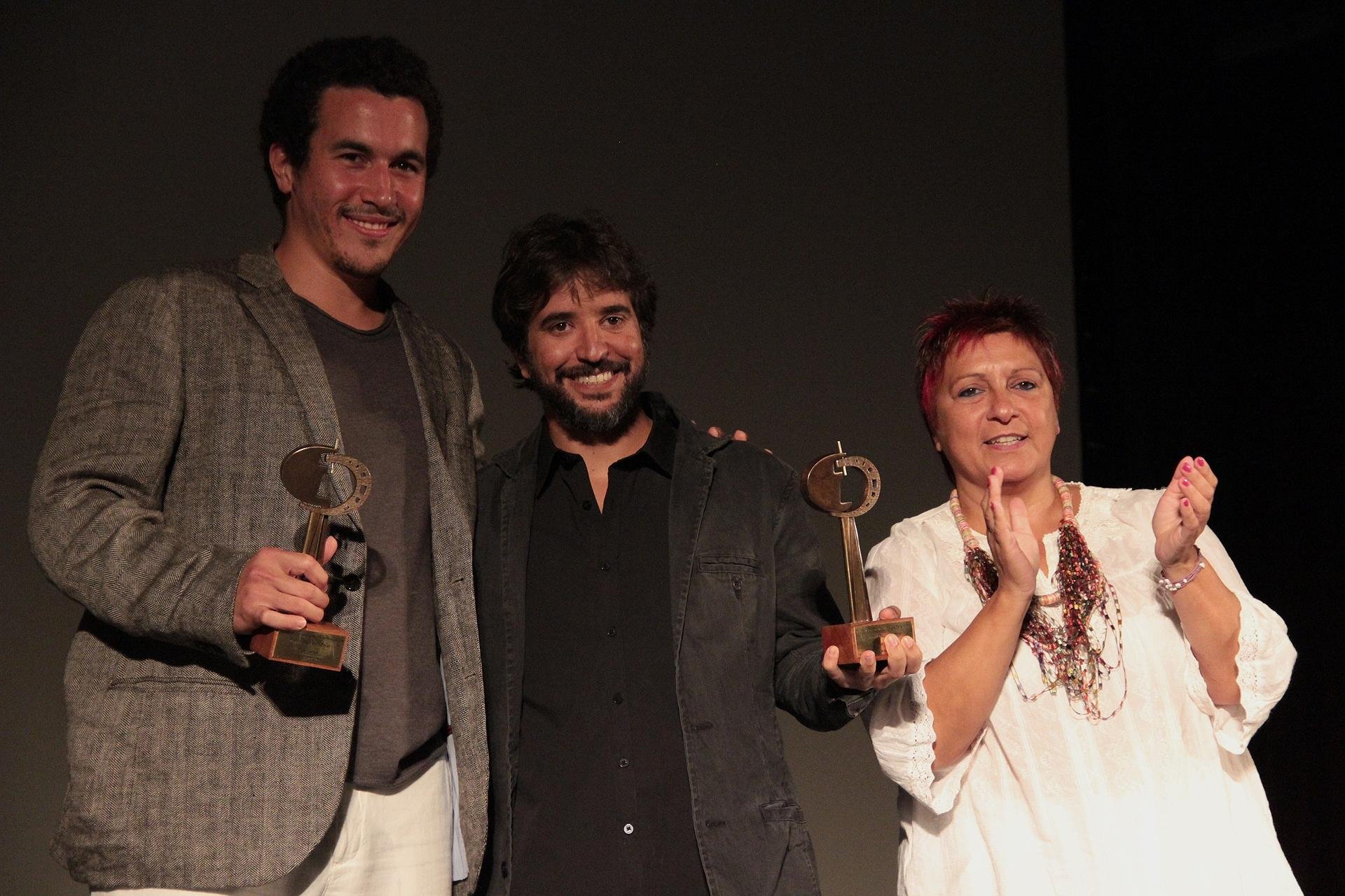 O ator Breno Nina ao lado do diretor Iber&ecirc; Carvalho, e da diretora de Cultura de Maldonado, Marie Claire Mill&aacute;n 