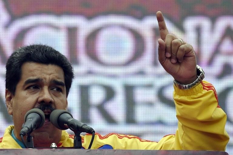 Presidente poder&aacute; reformar leis por decreto contra "amea&ccedil;a dos EUA"