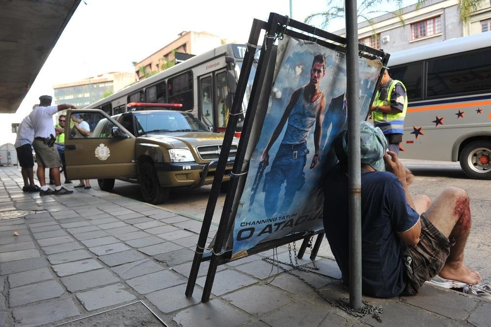 Motorista reage e evita assalto a lota&ccedil;&atilde;o, em Porto Alegre