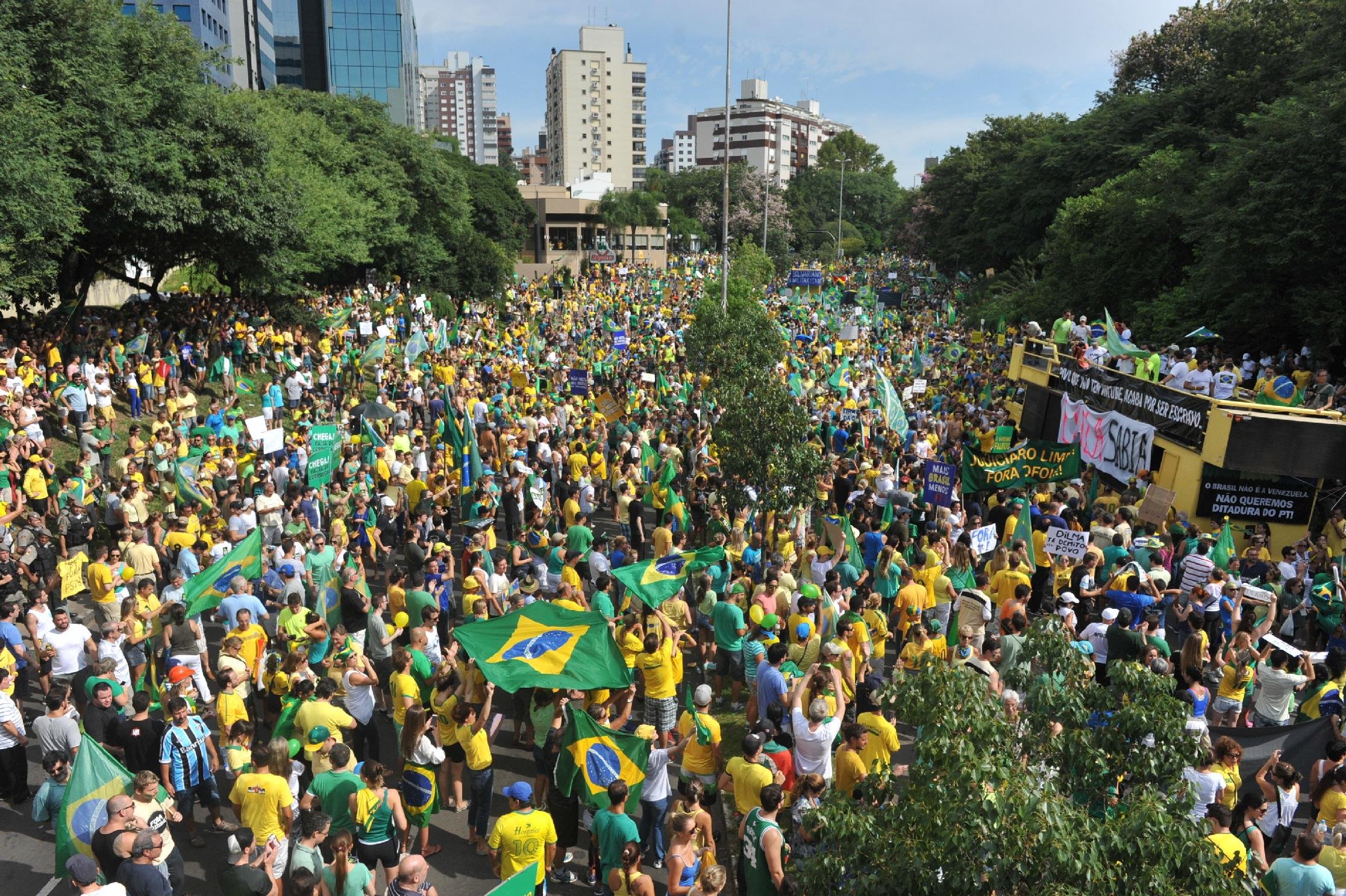 Protestos de domingo foram elogiados pelo Clube Militar