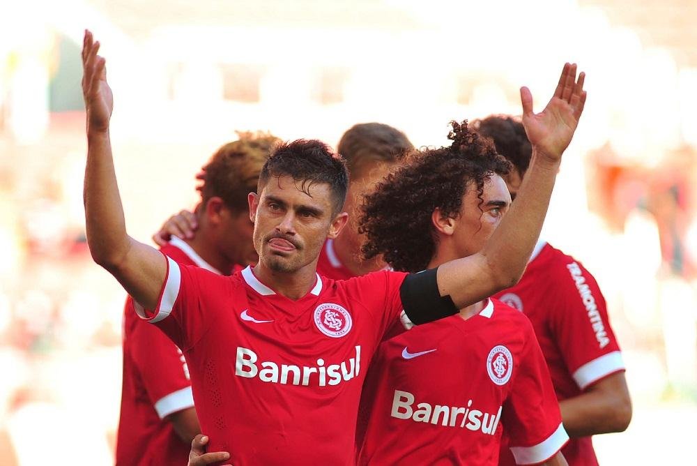 Para atacar os equatorianos, o treinador contar&aacute; com Alex