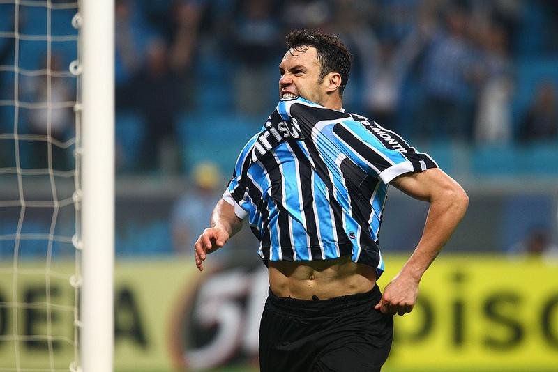 Gr&ecirc;mio quer recis&atilde;o com Kleber devido aos altos sal&aacute;rios do jogador que n&atilde;o est&aacute; sendo aproveitado por Felip&atilde;o