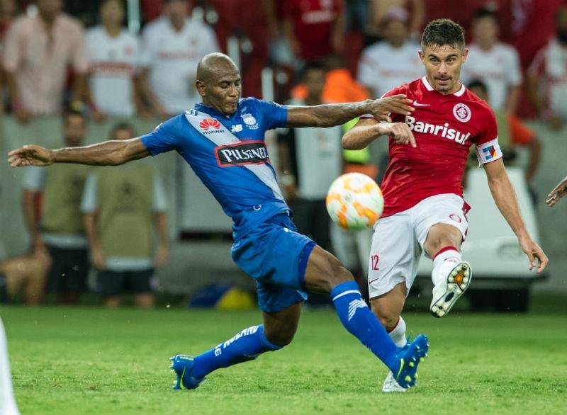 Alex ter&aacute; a fun&ccedil;&atilde;o de ajudar na defesa e armar os contra-ataques com Ar&aacute;nguiz e Eduardo Sasha