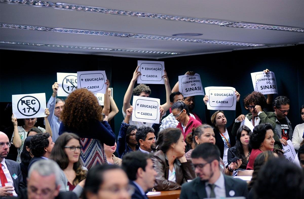 C&acirc;mara adia vota&ccedil;&atilde;o da PEC de redu&ccedil;&atilde;o da maioridade penal