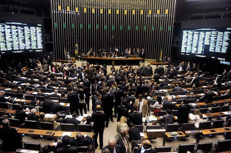 Texto aprovado prev&ecirc; recursos para emendas de parlamentares e investimento na Sa&uacute;de