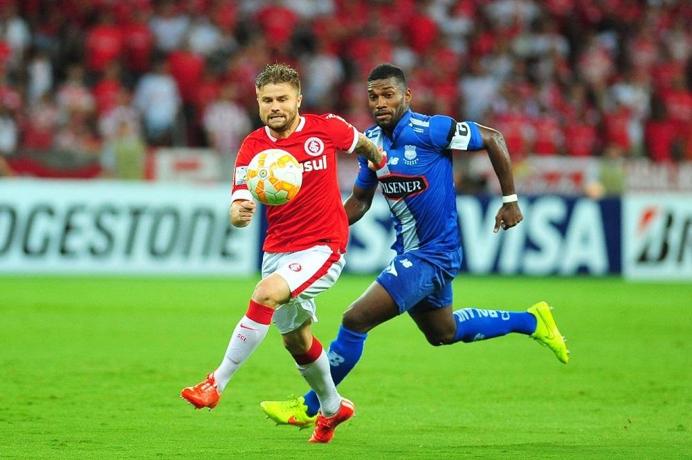 Inter mira lideran&ccedil;a e primeira vit&oacute;ria fora diante do Emelec 