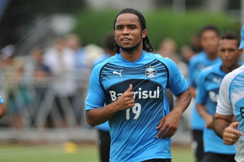 Ex-jogador do Gr&ecirc;mio &eacute; suspeito de agredir esposa no Rio 