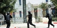 Forças de segurança tunisinas protegeram a área depois que homens armados atacaram o  famoso Museu Bardo 