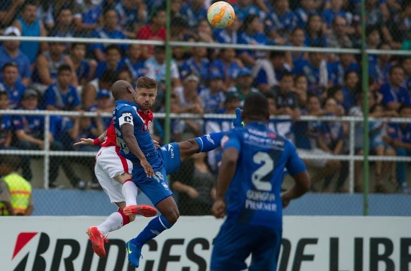  Presidente acredita que for&ccedil;a da torcida "substituiu" jogador expulso do Emelec