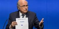 Blatter anunciou a Copa do Mundo feminina na França e que a Copa do Catar será em dezembro