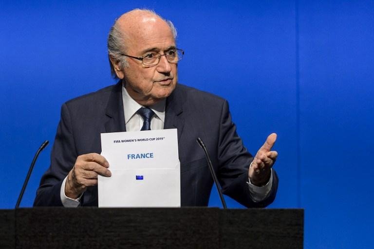 Blatter anunciou a Copa do Mundo feminina na Fran&ccedil;a e que a Copa do Catar ser&aacute; em dezembro