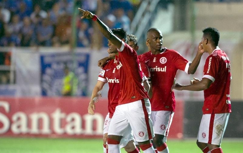 Aguirre ganha tempo para aprimorar Inter na Libertadores