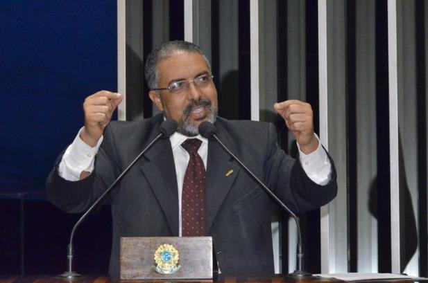 Senador recebeu sondagens para ingressar em outros partidos como PDT, PSB, PTB e PMDB